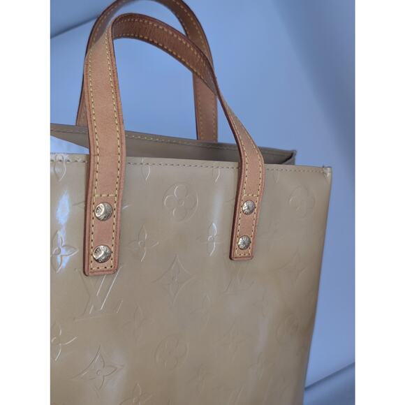 Authentic Louis Vuitton Vernis Reade PM Beige Patent Leather Handbag w/ Dustbag - Picture 9 of 11